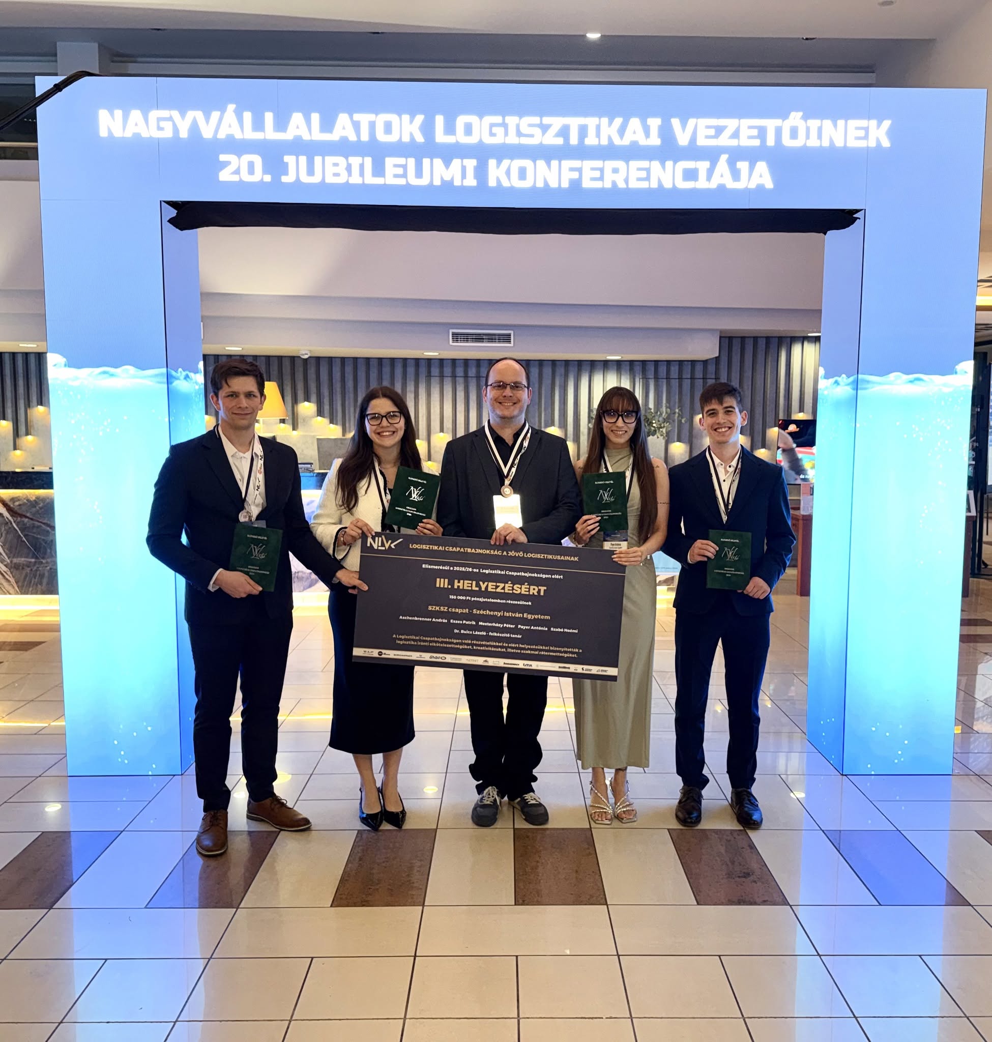 Members of the Special College achieved historic success at the NLV national case study competition