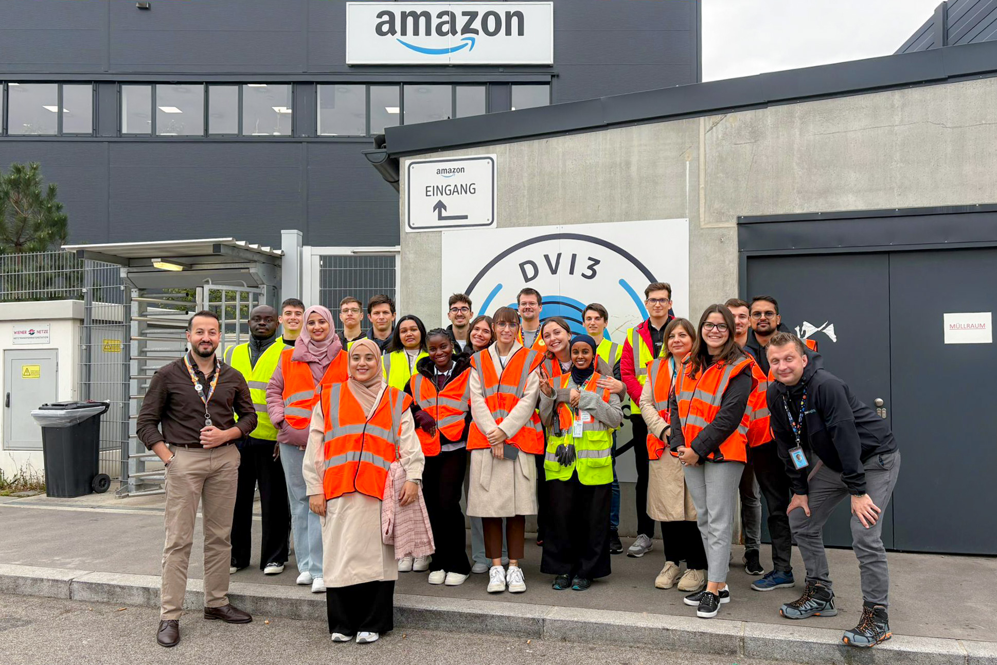 Az Amazon bécsi logisztikai központjában jártak a szakkollégium hallgatói