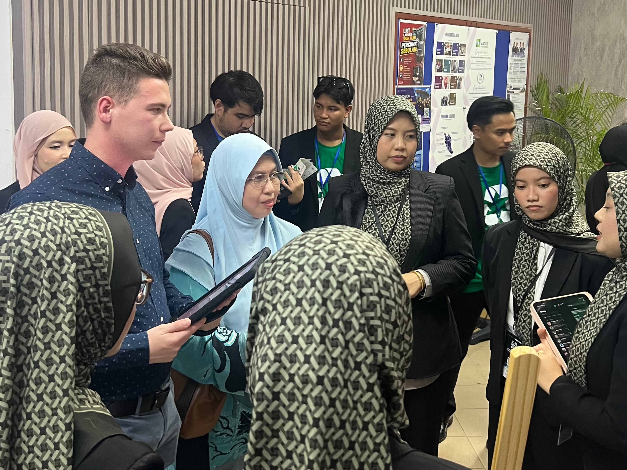 malajziaban-kutatta-a-mesterseges-intelligencia-elfogadasat-2.jpg malajziaban-kutatta-a-mesterseges-intelligencia-elfogadasat-2.jpg